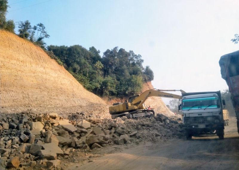 A file photo of ongoing construction works along the NH-29 for the Dimapur-Kohima four lane road project. Nagaland Governor on January 11 directed the DGP to set up a SIT to probe into rampant extortions by ‘underground’ elements on CSS road projects. (Morung Photo)